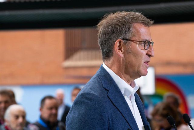 El presidente del Partido Popular (PP), Alberto Núñexz Feijóo, ejerce su derecho al voto en el Colegio Ramiro de Maeztu, a 28 de mayo de 2023, en Madrid (España). Hoy, 28M, se celebran elecciones municipales en un total de 8.131 ayuntamientos y elecciones