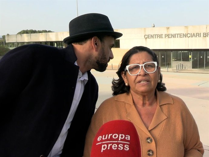 LA MARE I ELS GERMANS DE DANI ALVES VISITEN LA PRESÓ DE BRIANS II ON ES TROBA DANI ALVES