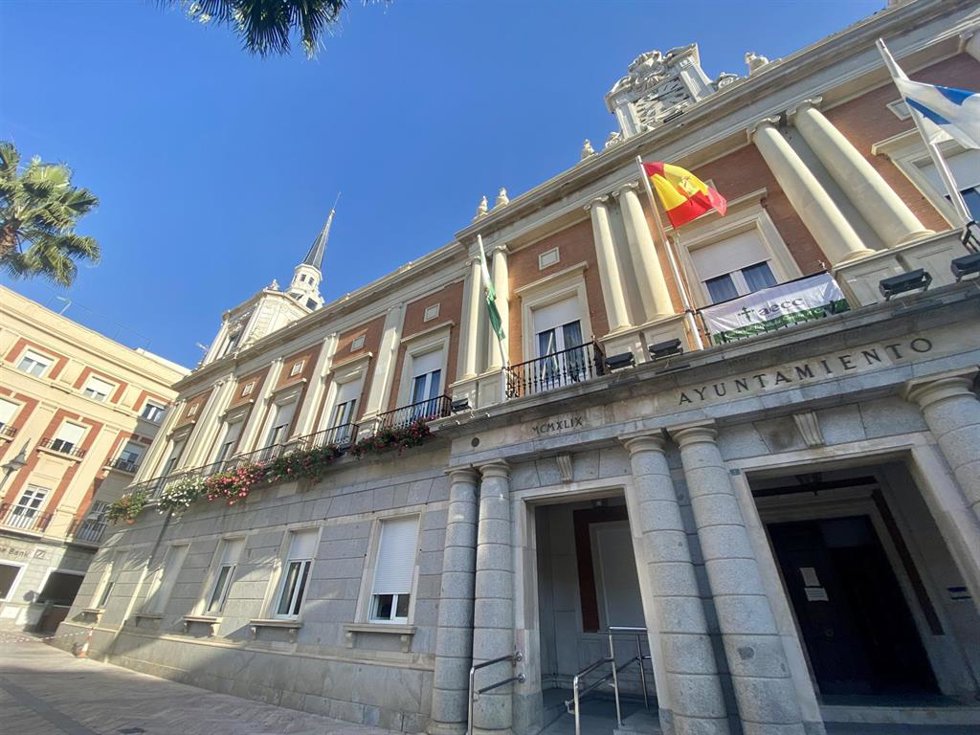 Archivo - Fachada del Ayuntamiento de Huelva.