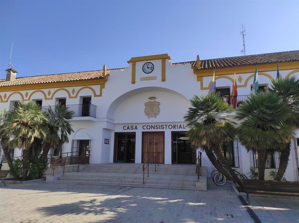Archivo - El Ayuntamiento de Palma del Río, en una foto de archivo.