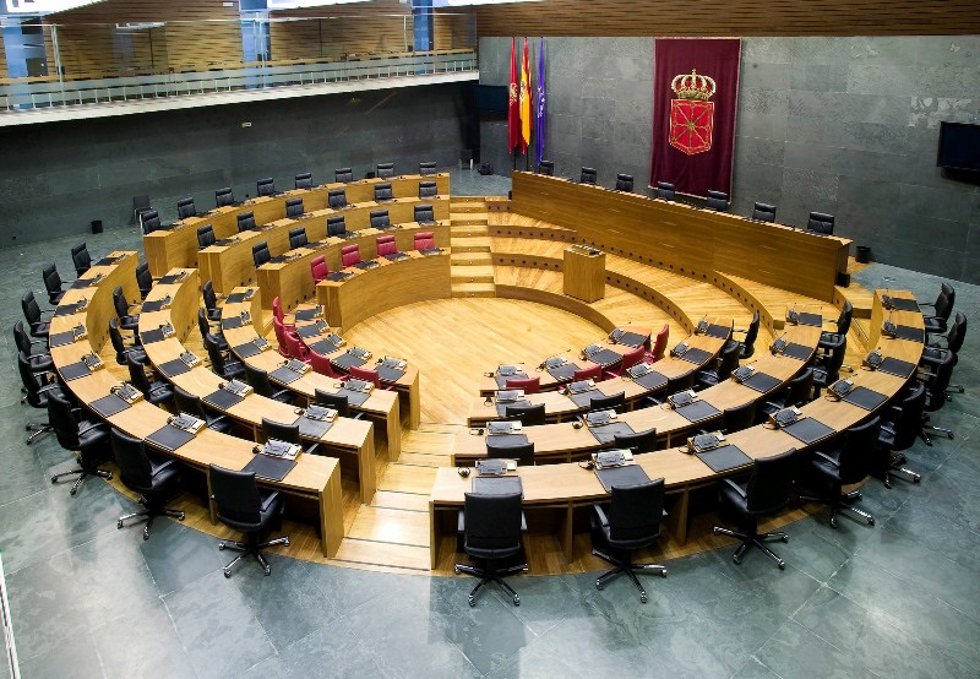 Archivo - Salón de plenos del Parlamento de Navarra.
