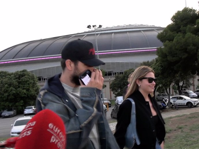 Gerard Piqué y Clara Chía llegando al concierto de Coldplay.