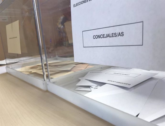 Urna para depositar voto a las elecciones municipales.