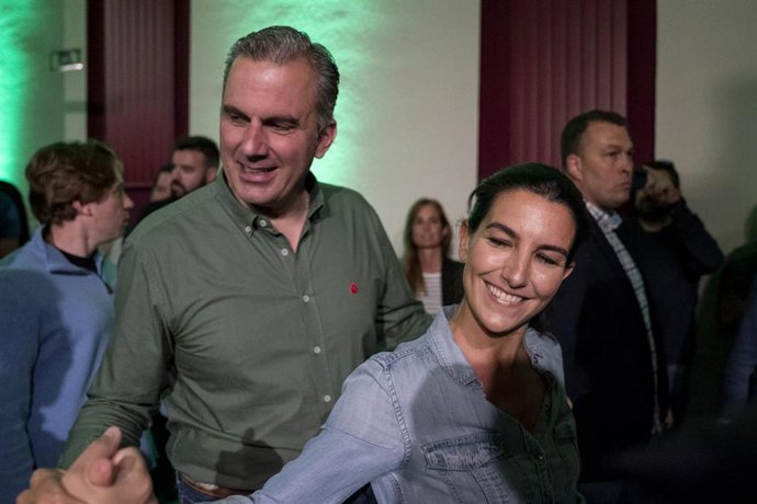 El candidato de VOX a la Alcaldía de Madrid, Javier Ortega Smith y la candidata de VOX a la Presidencia de la Comunidad de Madrid, Rocío Monasterio, a su llegada al último acto de campaña en el distrito de Latina, a 26 de mayo de 2023, en Madrid (España