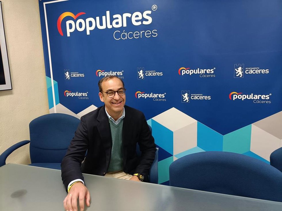 Archivo - El portavoz del PP en el Ayuntamiento de Cáceres, Rafael Mateos
