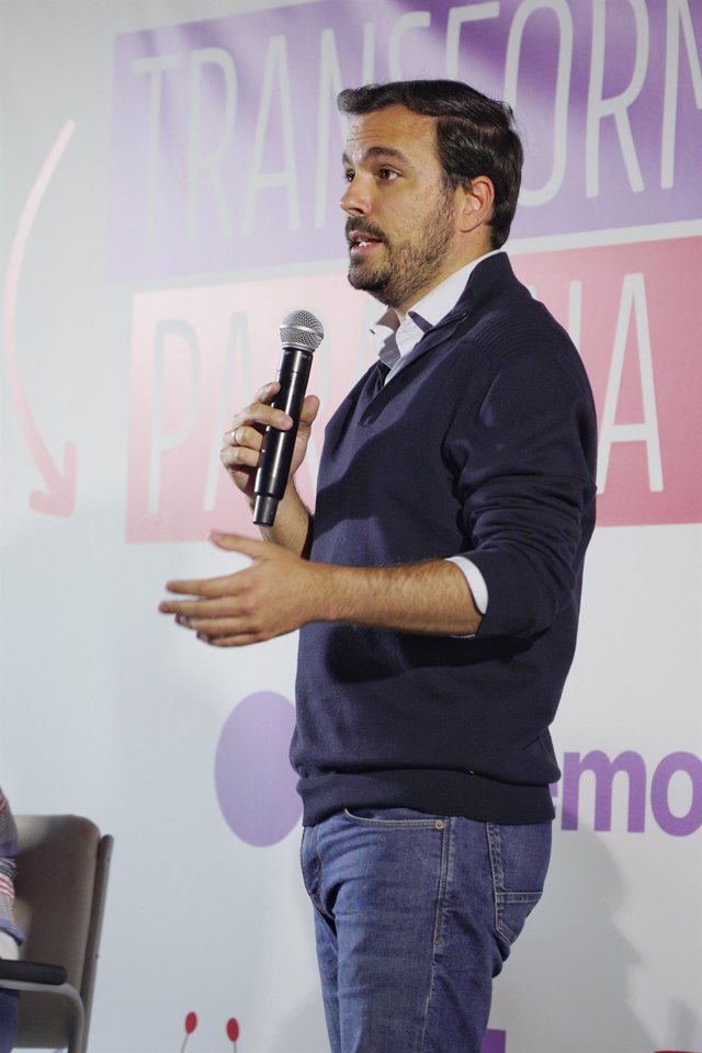 El coordinador de Izquierda Unida, Alberto Garzón, interviene durante un acto público de Podemos-Izquierda Unida, en el IES Sagasta, a 13 de mayo de 2023, en Logroño, La Rioja (España). 