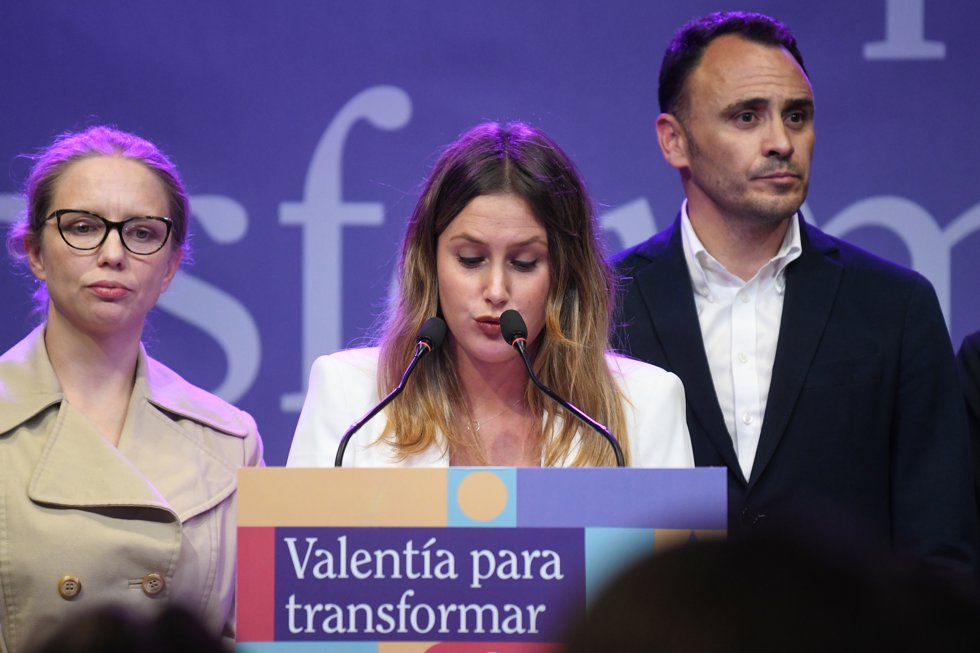 La candidata de Podemos a la Presidencia de la Comunidad de Madrid, Alejandra Jacinto, comparece en una rueda de prensa junto al candidato a la Alcaldía, Roberto Sotomayor