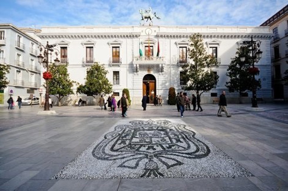 Archivo - Imagen del Ayuntamiento de Granada, en la Plaza del Carmen, en imagen de archivo