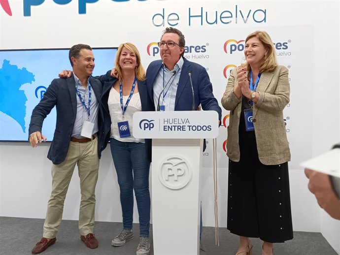 Miembros del PP tras conocer los resultados electorales.