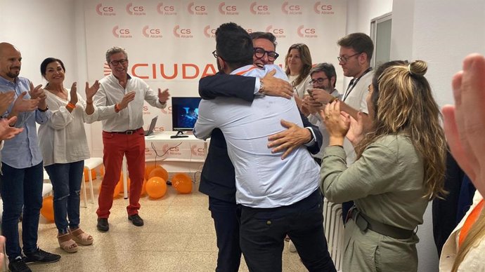 El candidato de Ciudadanos (CS) a la Alcaldía del Ayuntamiento de Alicante, Adrián Santos