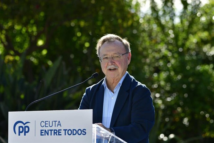 El presidente de Ceuta y candidato por sexta vez del PP a la reelección, Juan Jesús Vivas, interviene durante un acto de precampaña del Partido Popular de Ceuta