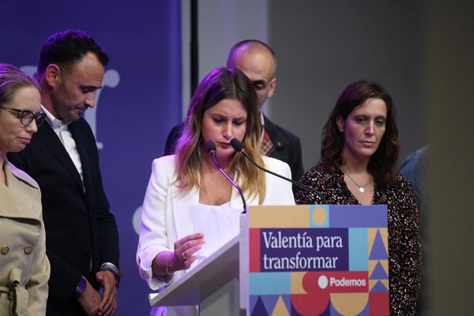 La candidata de Podemos a la Presidencia de la Comunidad de Madrid, Alejandra Jacinto, comparece en una rueda de prensa junto al candidato a la Alcaldía, Roberto Sotomayor