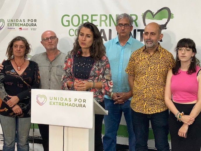 Irene de Miguel y su equipo comparecen para valorar los resultados electorales en el Hotel Velada de Mérida.