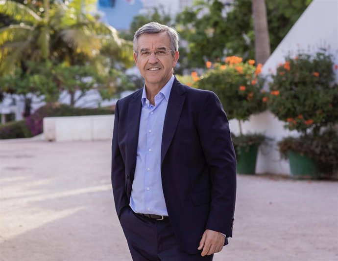 Archivo - El alcalde de Estepona (Málaga) y candidato del PP a la reelección, José María García Urbano,