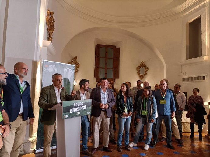 El candidato de Vox a la Presidencia de la Junta, Ángel Pelayo Gordillo, en rueda de prensa tras conocer los resultados electorales