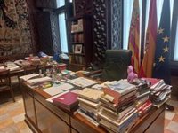 Puig se despide con una foto de su despacho dando las gracias: "La cabeza bien alta, las manos bien limpias"