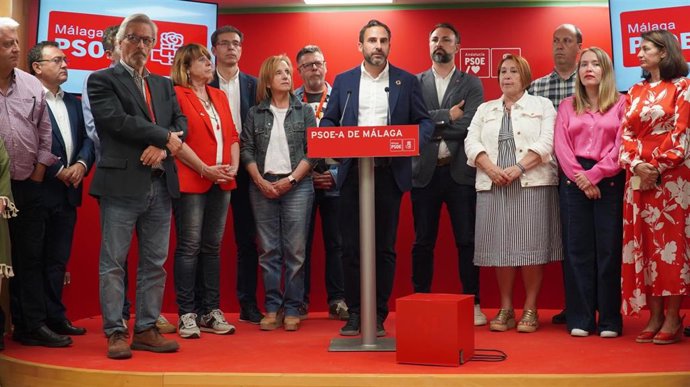 El candidato del PSOE a la Alcaldía de Málaga y también secretario general de los socialistas malagueños, Daniel Pérez, en rueda de prensa tras conocerse los resultados electorales.