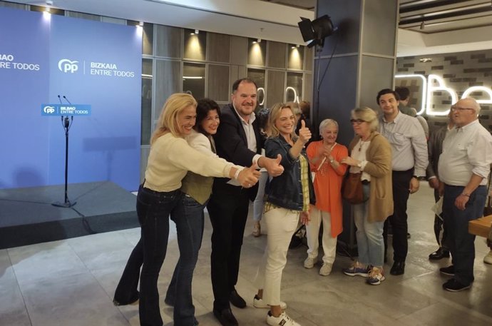 Dirigentes y candidatas del PP vasco celebran los resultados del 28 M