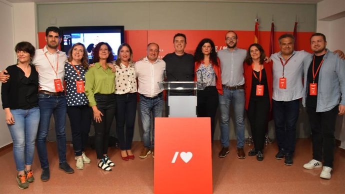 El candidato socialista a la Alcaldía de Albacete, Emilio Sáez, en rueda de prensa tras conocerse los resultados electorales.