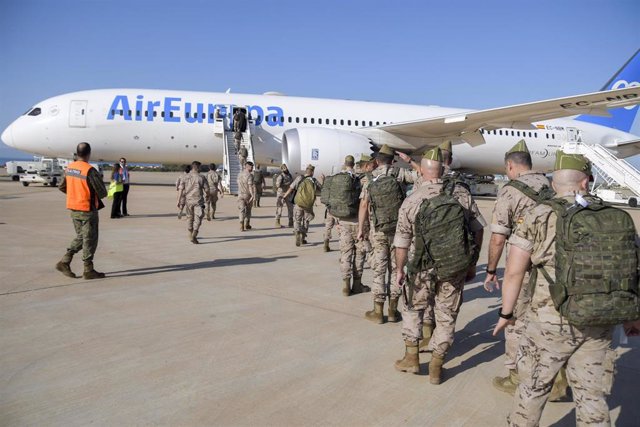 Legionarios parten hacia Mali desde Almería en misión internacional.