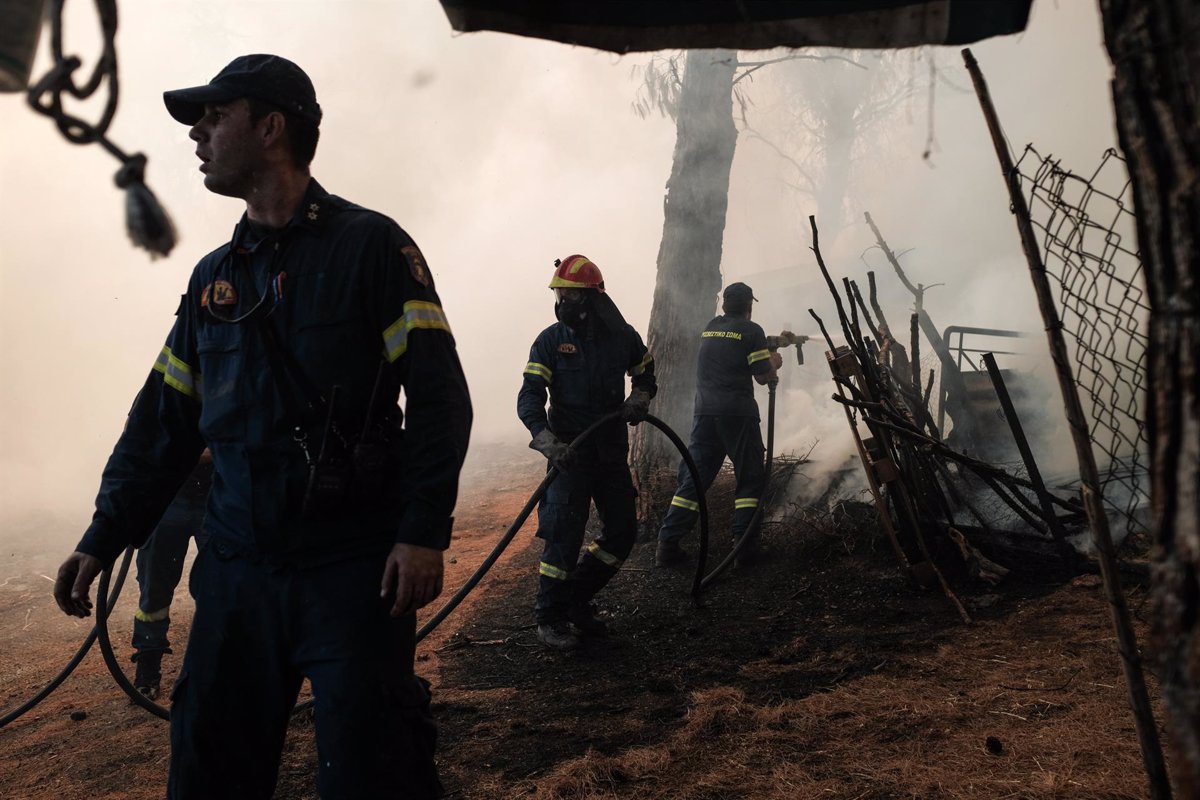 UE.- A UE duplica a sua frota de aviões e bombeiros em alerta de incêndio para este verão