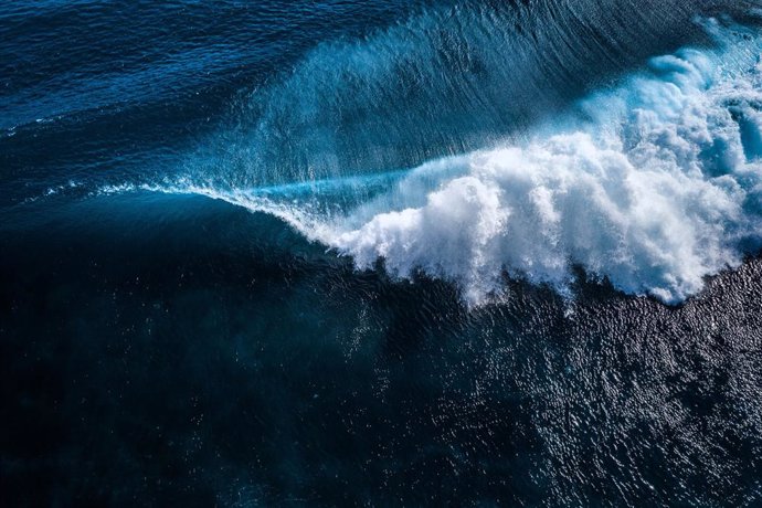 Archivo - Drone shot of the Indian Ocean, La Réunion