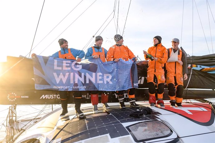 El 11th Hour Racing Team celebra su victoria en Aarhus (Dinamarca) en la quinta etapa y el liderato en The Ocean Race.