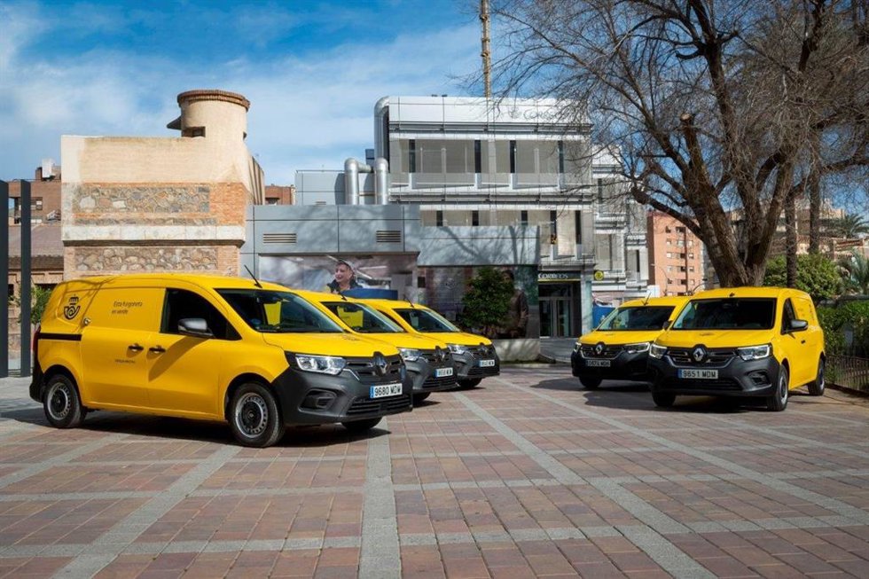 Furgonetas eléctricas de Correos.