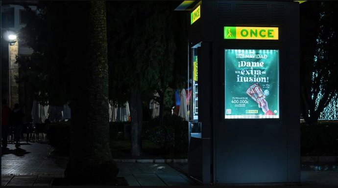 Archivo - Imagen de un puesto de la ONCE en la calle