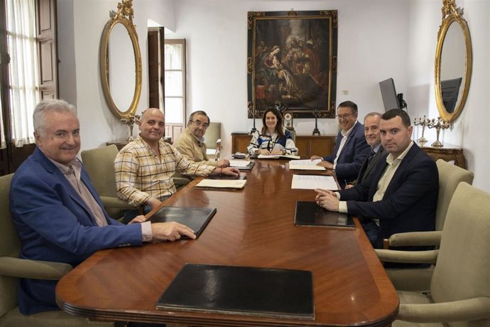 Firma de convenios de colaboración entre el Patronato Provincial de Turismo de la Diputación de Córdoba y ayuntamientos y asociaciones.