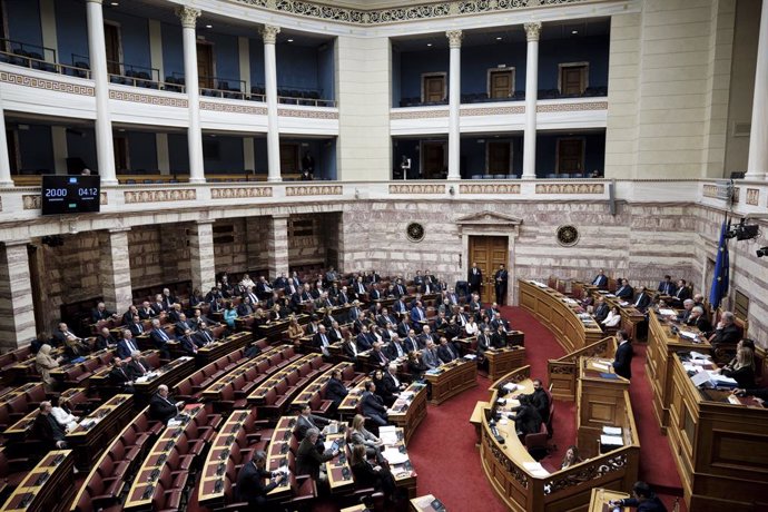 Archivo - HANDOUT - 22 January 2020, Greece, Athens: Greek lawmakers attend a parliament session to vote for a new President. Greek lawmakerson Wednesday elected Ekaterini Sakellaropoulou as the country's first female president, with261 votes in favou