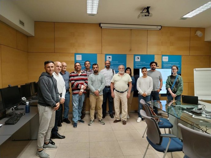Colegiados del Cogiti visitan el centro de control de Endesa en Palma.