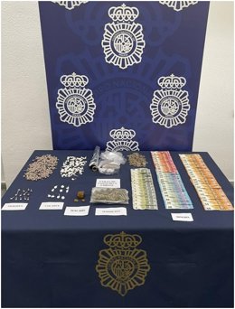 Nota De Prensa + Foto "La Policía Nacional Detiene A Un Joven Al Frente De Un Narcopiso En Marbella Después De Robar 5.000 Euros A Uno De Los Clientes"