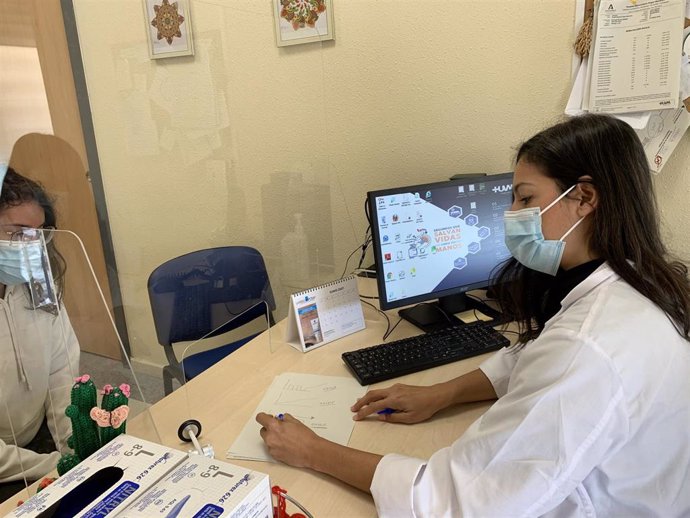 Archivo - Sevilla.-Hospital Macarena realiza el seguimiento de más de 2.000 pacientes con esclerosis múltiplemúltiple
