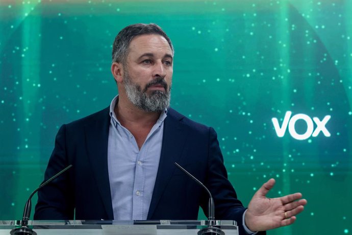 El líder de Vox, Santiago Abascal, comparece en una rueda de prensa durante el seguimiento de la jornada electoral en la sede nacional de Vox, a 28 de mayo de 2023, en Madrid (España). Hoy, 28M, se celebran elecciones municipales en un total de 8.131 ay