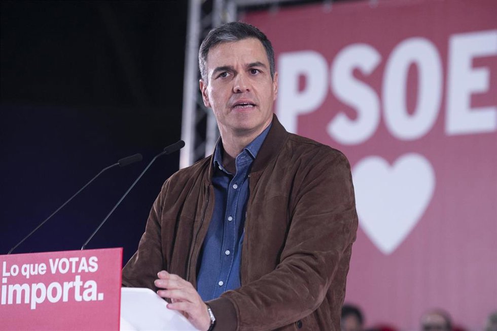 El secretario general del PSOE y presidente del Gobierno de España, Pedro Sánchez, interviene durante un acto de campaña en el Recinto Ferial, a 24 de mayo de 2023, en Gijón, Asturias