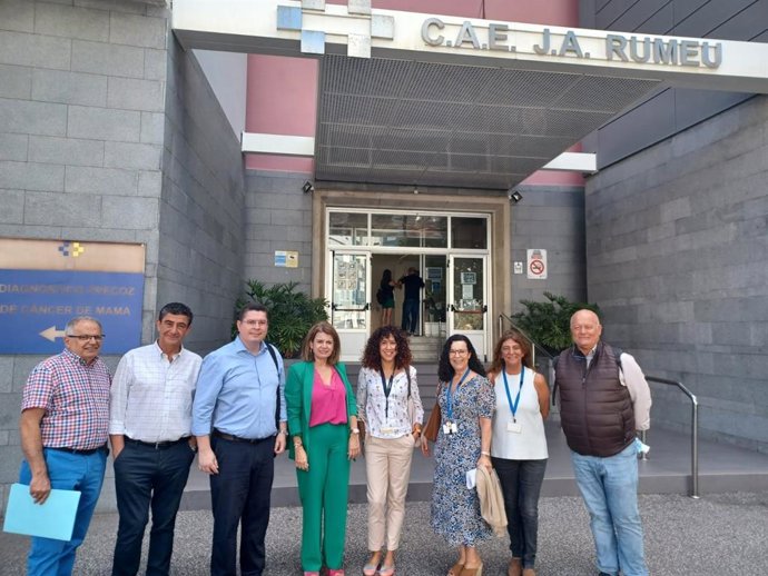 La directora del Servicio Canario de la Salud, Elizabeth Hernández, ha realizado recientemente una visita a las instalaciones del CAE Rumeu Hardisson, en Tomé Cano