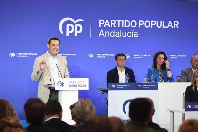 El presidente del PP andaluz y de la Junta, Juanma Moreno, este lunes en Sevilla