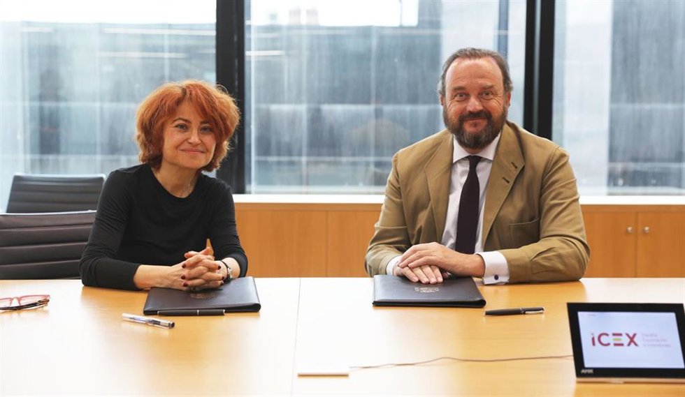 La consejera delegada de ICEX, María Peña, y el director ejecutivo de Espirituosos España, Bosco Torremocha