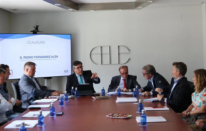El presidente de la Confederación Nacional de la Construcción (CNC), Pedro Fernández Alén, participa en León en la clausura de la Asamblea General Anual de la Asociación Leonesa de Edificación y Obra Pública (Aleop)