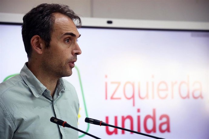 El coordinador general de IU Andalucía, Toni Valero, en rueda de prensa para valorar los resultados de las elecciones municipales del 28M.