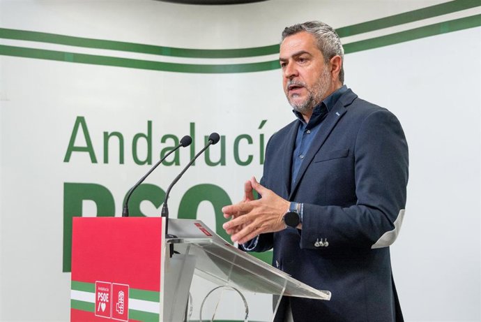 Archivo - Juan Antonio Lorenzo (PSOE), en rueda de prensa. 