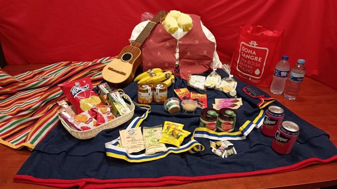 El Instituto Canario de Hemodonación y Hemoterapia (ICHH), dependiente de la Consejería de Sanidad del Gobierno de Canarias, conmemora el Día de Canarias obsequiando a las personas donantes de sangre con productos tradicionales de las islas.