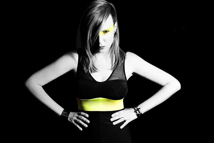 La pinchadiscos Anuschka, reconocida como "la DJ más popular y carismática de Andalucía", llenará el recinto de energía, fuerza y conectará con el público en el RED Friday a través de varios estilos.