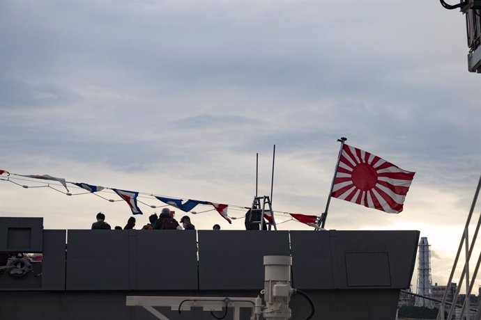 Archivo - Imagen de archivo de un buque de Japón con la bandera del sol naciente.