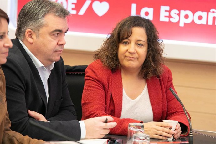 Archivo - El secretario ejecutivo de Coordinación Territorial, Santos Cerdán y la vicepresidenta Primera del Partido Socialista Europeo, Iratxe Gracía durante la reunión de la Comisión Permanente de la Ejecutiva Federal del PSOE presidida por el secreta