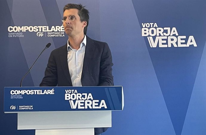 El candidato del PP a la alcaldía de Santiago, Borja Verea, en rueda de prensa.