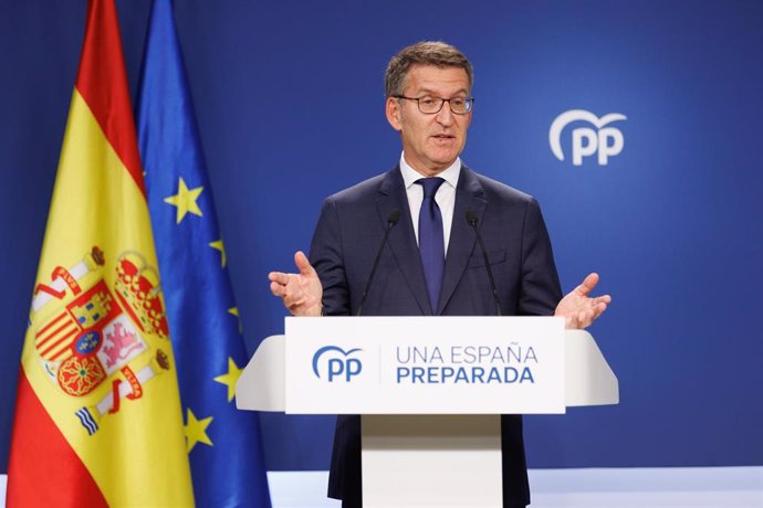 El presidente del PP, Alberto Núñez Feijóo, durante una rueda de prensa en la sede nacional del Partido Popular, en la calle Génova, a 29 de mayo de 2023, en Madrid (España). La reunión tiene lugar después de que el presidente del Gobierno haya anunciad