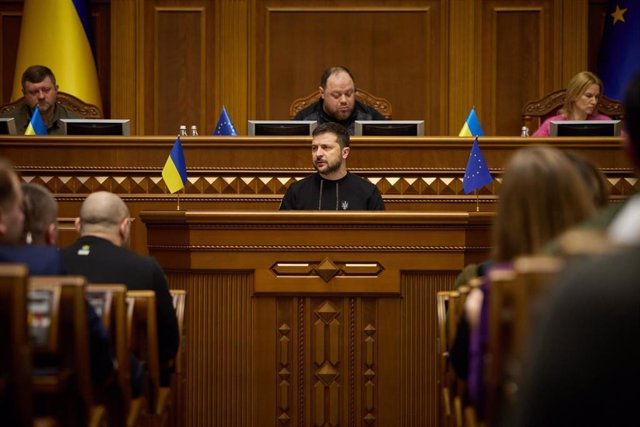 Archivo - El presidente ucraniano, Volodimir Zelenski, hablando ante el Parlamento (archivo).