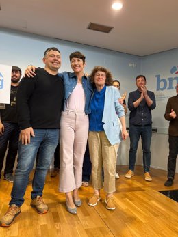 Mnanuel Lourenzo, futuro alcalde de Soutomaior; Ana Pontón, portavoz nacional del BNG; y Goretti Sanmartín, que se postura para aglutinar la izquierda y convertirse en alcaldesa de Santiago